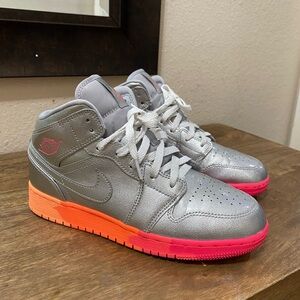 Nike AJ1 Air Jordan 1 Mid Sunrise 555112-006 Sz 5.5Y (Women's Sz 7) Silver-pink
